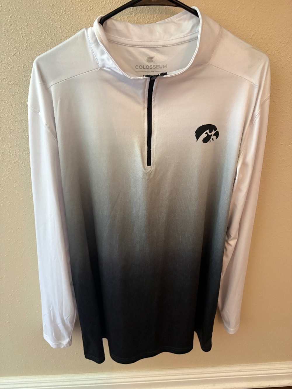 Colosseum lightweight Iowa Hawkeye quarter zip